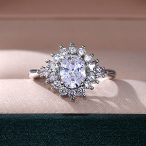 Anello Girasole per Donne, Design Floreale, Anello da Indossare Quotidianamente - Product Image 1