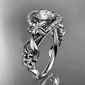 Elegante Anello da Donna con Fiore Traforato, Anello Floreale Semplice alla Moda, Accessorio per Mani da Indossare Quotidianamente - Product Image 2