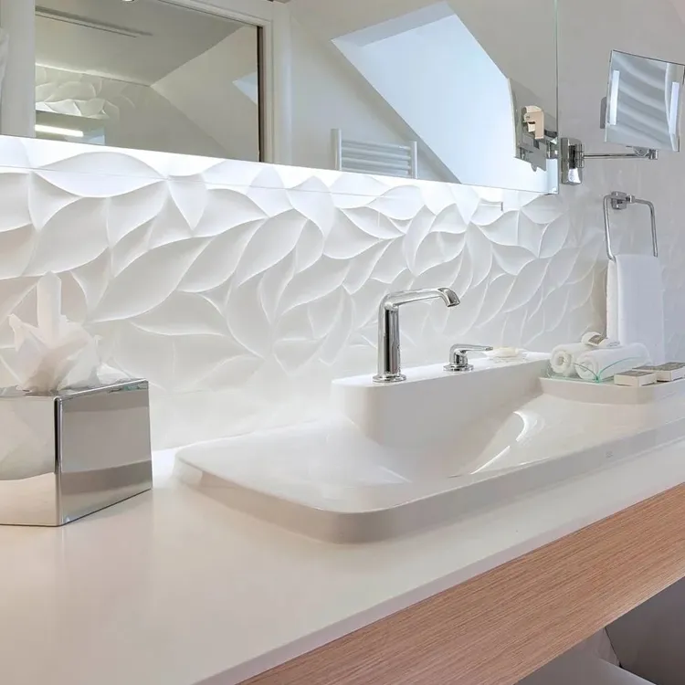Carrelage de toilette moderne blanc ondulé 300x600