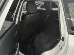 Suzuki Vitara SUV Haut de Gamme 2016 2017 2018, Caractéristiques de Luxe en Cuir, Véhicule d'Occasion Premium à Prix Abordable, Vente Flash - Product Image 3