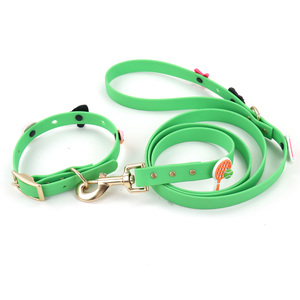 Individuelles Logo Wasserdichtes Geruchsbeständiges Gummi Verstellbares PVC-Hundegeschirr Halsband-Leine-Set mit DIY-Charm-System - Product Image 5
