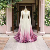 Robe de mariée trapèze en mousseline dégradé violet-rose grande taille avec manches cape et traîne courte