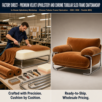 Fauteuil lounge individuel en velours d'inspiration Bauhaus du milieu du siècle ; Fauteuil club minimaliste italien légèrement luxueux avec accoudoirs en métal