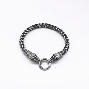 Yunnique - Pulsera de cadena de acero de titanio a la moda, diseño de púas, joyería unisex, lista para enviar - Product Image 1