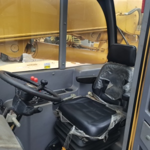 Montacargas Usado JCB535 4WD con Cabina, Motor de Combustión Interna, Mástil de Dos Etapas, Asiento y Volante Negros - Product Image 1