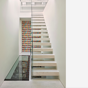 Escalera Flotante Moderna de Madera con Barandilla Metálica y Peldaños Abiertos para Remodelación - Product Image 5
