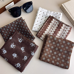 Sciarpe Quadrate da Donna Serie Vintage <span class=keywords><strong>Marrone</strong></span>, Morbido Tessuto Misto con Pois e Motivi Floreali per Uso Quotidiano e Accessori - Product Image 3