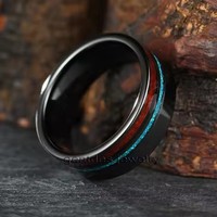 Bijoux pour hommes Bague en bois incrusté d'opale concassée et de bois faite à la main Bague en tungstène noire polie pour hommes et femmes Alliance de mariage