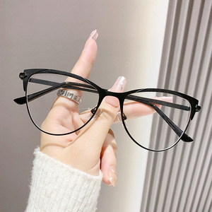 กรอบแว่นตาโลหะสำหรับผู้หญิง สีดำ ทรงสี่เหลี่ยม ป้องกันแสง UV400 เลนส์ PC น้ำหนักเบา ป้องกันแสงสีฟ้า ป้องกันแสงแดด - Product Image 1