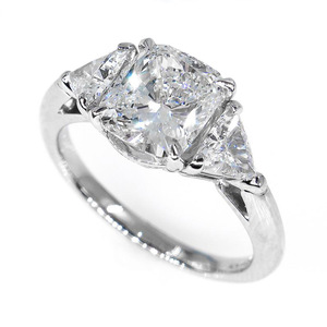 Anello da Donna con Quattro Punte e Zirconia Cubica Bianca Taglio Quadrato, Gioiello alla Moda - Product Image 1