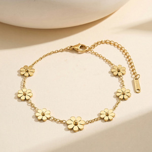 Factory wholesale 18K gold-plated stainless steel jewelry set with <b>daisy</b> bracelet and necklace suitable as a <b>gift</b> for women - Product Image 5