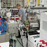 Ligne de production de machine d'extrusion de profilés de fenêtres et de portes en PVC UPVC, machine à double vis conique pour la construction