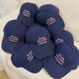 Casquettes de baseball personnalisées à 6 panneaux avec logo brodé plat, en coton lavé, non structurées, style « dad hat » - Product Image 1