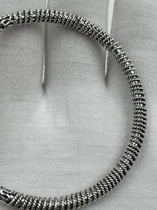 Brazalete de plata esterlina hecho a mano con diseño de cordón en espiral Brazalete de plata 925 de Jaipur India Disponible al mejor precio - Product Image 3