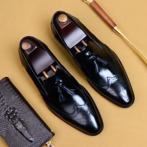 Chaussures pour hommes en cuir véritable, à bout pointu, sculptées à la main, style antique, formelles et décontractées - Product Image 4