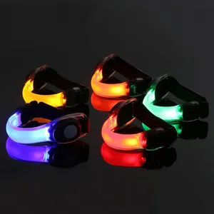 Braccialetto in plastica con cinturino a led che cambia colore attivato a distanza di fabbrica con nome personalizzato per le feste