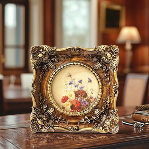 Cornice Portafoto in Resina Artigianale <span class=keywords><strong>con</strong></span> <span class=keywords><strong>Vetro</strong></span> Temperato HD per Esposizione su Tavolo e Parete, Cornice Vintage 3x3 - Product Image 3