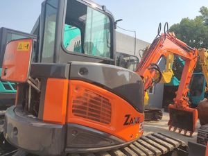 Excavadora Usada Hitachi ZX55u de Buena Calidad, Fabricada en Japón, Componentes Principales: Caja de Cambios, Bomba, Rodamiento, Capacidad de Cucharón de 5.5 Toneladas y 0.3m - Product Image 2