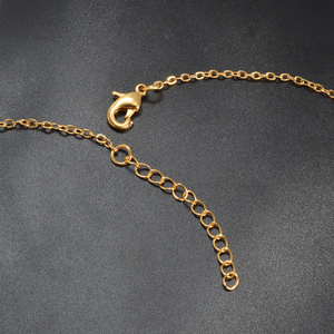 Collier pendentif papillon en cristal de strass pour femmes en laiton en gros plaqué or 18 carats Bijoux superposés - Product Image 6