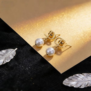 设计师简约风格金耳环，适合女士奢华时尚品牌订婚珠宝耳环 - Product Image 4