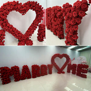 Arco de Flores Artificiales de Seda en Forma de Corazón con Rosas Rojas Realistas para Decoración de Fondo de Boda - Product Image 2