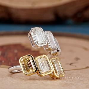 Bague en diamant intemporelle de haute joaillerie avec sertissage sécurisé à quatre griffes et savoir-faire exceptionnel pour une utilisation durable - Product Image 4