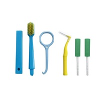Kit de Voyage Portable pour Soins Bucco-Dentaires et Orthodontiques : Brosse à Dents Détachable, Brosse Interdentaire, Grattoir Lingual, Aligners et Chewies