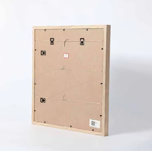 Cadre en bois pour tableau avec fond en <span class=keywords><strong>feutre</strong></span> doux, <span class=keywords><strong>verre</strong></span> trempé et élégante boule blanche incluse - Product Image 4
