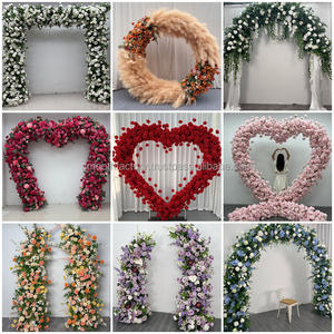 Arche florale en forme de cœur souple, faite à la main, avec roses blanches, pour allée de mariage en extérieur, idéale pour la Saint-Valentin - Product Image 6