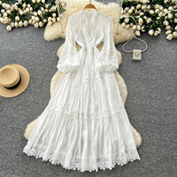 Robe longue élégante pour femme, style A-line, à manches longues, avec patchwork en dentelle, détails ajourés et volants, idéale pour les fêtes et les vacances
