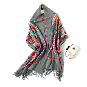 <span class=keywords><strong>Sciarpa</strong></span> Elegante Invernale Calda <span class=keywords><strong>in</strong></span> Pashmina con Fiori Ricamati e Nappe, Foulard <span class=keywords><strong>in</strong></span> <span class=keywords><strong>Cashmere</strong></span> da <span class=keywords><strong>Donna</strong></span> - Product Image 3