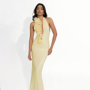 Vestido Largo Elegante con Cuello Halter y Escote en V Profundo, Espalda Descubierta, Diseño Transpirable con Empalmes, Cintura Natural, Origen Yiwu - Product Image 3