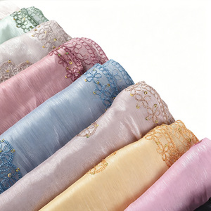 ผ้าคลุมไหล่ยาวปักลายสีพื้นแบบใหม่ พร้อมขอบหยัก ผ้าชีฟอง ฮิญาบประดับเลื่อม ผ้าคลุมศีรษะมุสลิมเนื้อนุ่มปักลาย - Product Image 6