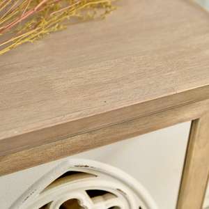 Meuble de rangement INNOVA en bois massif écologique, style ferme, pour entrée ou salon, avec porte sculptée à motifs floraux, idéal pour canapé - Product Image 5