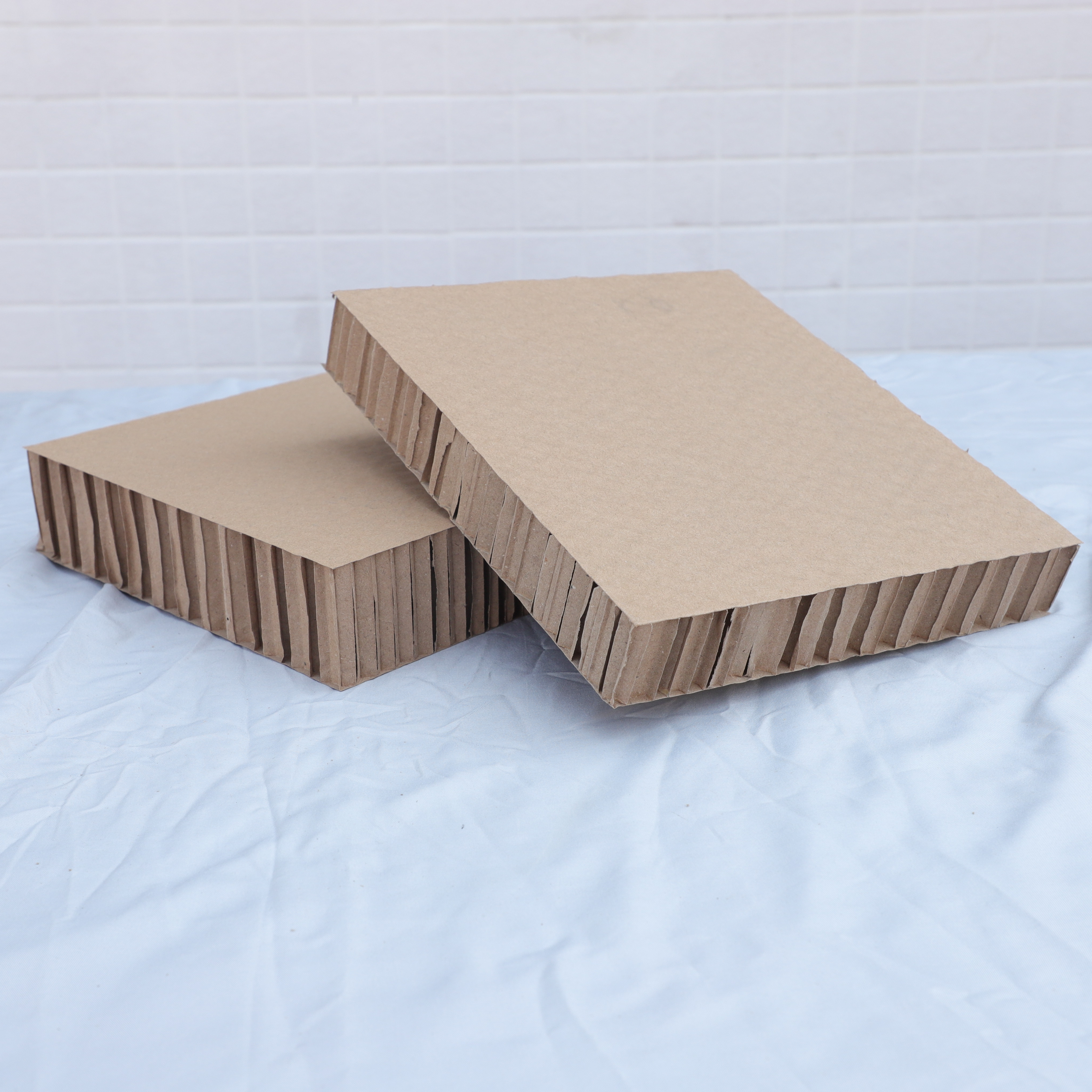 Double Sides Multi Layer Wall Wood Color Corrugated Paper Sheet Customized Size for Carton Box Packaging