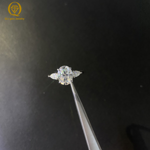 Bague de mariage classique à trois diamants, diamant de laboratoire taille ovale/poire, certificat IGI, couleur D, clarté VVS, platine, personnalisable pour cadeau - Product Image 1