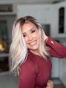 Perruque synthétique ondulée blonde ombrée avec dentelle, pré-épilée, partie libre 13x4, en fibre Futura, sans colle - Product Image 2