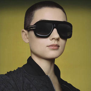 Gafas de sol cuadradas de estilo europeo americano para mujer, montura de PC UV400, gafas de sol de clase 2, embalaje en caja ZS 98203 - Product Image 4