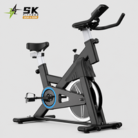 Vélo de spinning commercial SK à résistance magnétique pour entraînement cardio en salle de sport et club de fitness