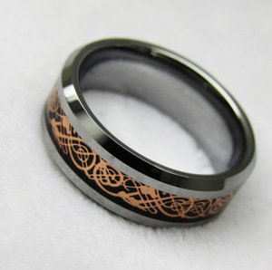 POYA Unisex anello moda 8mm bordo smussato argento tungsteno placcato <span class=keywords><strong>fedi</strong></span> <span class=keywords><strong>nuziali</strong></span> <span class=keywords><strong>oro</strong></span> rosa celtico drago intarsio per regalo di fidanzamento - Product Image 2