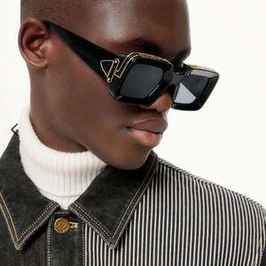 Gafas de Sol Cuadradas Extra Grandes para Hombre, Diseño Retro 2022, Color Negro y Rojo, Protección UV400 - Product Image 2