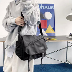 Sac bandoulière homme tendance, style workwear inspiré d'<span class=keywords><strong>Instagram</strong></span>, décontracté japonais, grande capacité, sac messager audacieux - Product Image 2