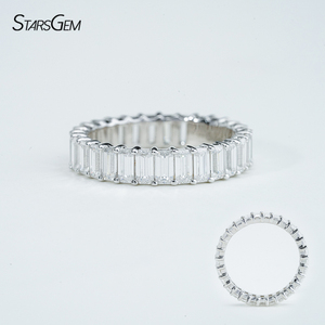 แหวนเงินแท้ S925 ประดับมอสซาไนต์ทรงเหลี่ยมมรกตขนาด 2*4 มม. จาก Starsgem - แหวนเงินประดับมอสซาไนต์ลาย "Passage of Time" - Product Image 1