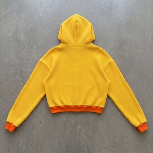 Sudadera con capucha y cremallera para hombre, estilo Y2K, de punto gofrado, corte holgado y corto, en amarillo y naranja de contraste, personalizada OEM, de alto gramaje, para streetwear. - Product Image 2