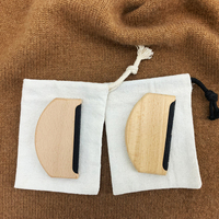 Peigne pull en cachemire portable avec logo personnalisé en bois et plastique écologique pour le nettoyage et l'entretien des vêtements collant