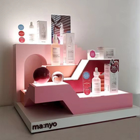 Présentoir cosmétique éclairé par LED acrylique pour le maquillage et les produits de soin de la peau-vitrine d'exposition au détail avec conception personnalisée