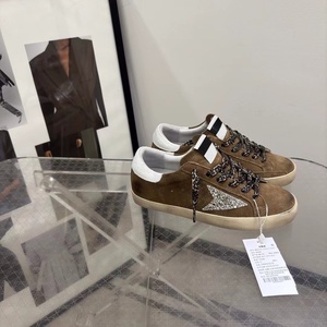 Nouvelle conception Chaussures décontractées à lacets en daim blanc scintillant à semelle dorée Super Goose Star Fashionable Tendance été-hiver - Product Image 4