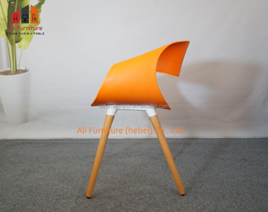 Fauteuil <span class=keywords><strong>scandinave</strong></span> moderne avec coque en PP courbée, design d'accoudoir ventilé et pieds en bois naturel pour les espaces de travail à domicile - Product Image 4