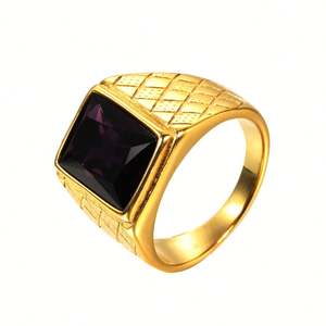 Anillo de Sello Chapado en Oro con Amatista, Gema Púrpura Intensa, Superficie Texturizada, Anillo de Lujo para Hombre, Diseño Vintage Atrevido - Product Image 1