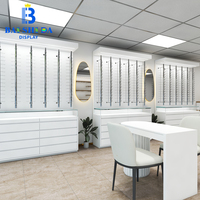 Comptoir de réception/caisse pour opticien avec plateau incurvé blanc, piétement cannelé et tiroirs dissimulés